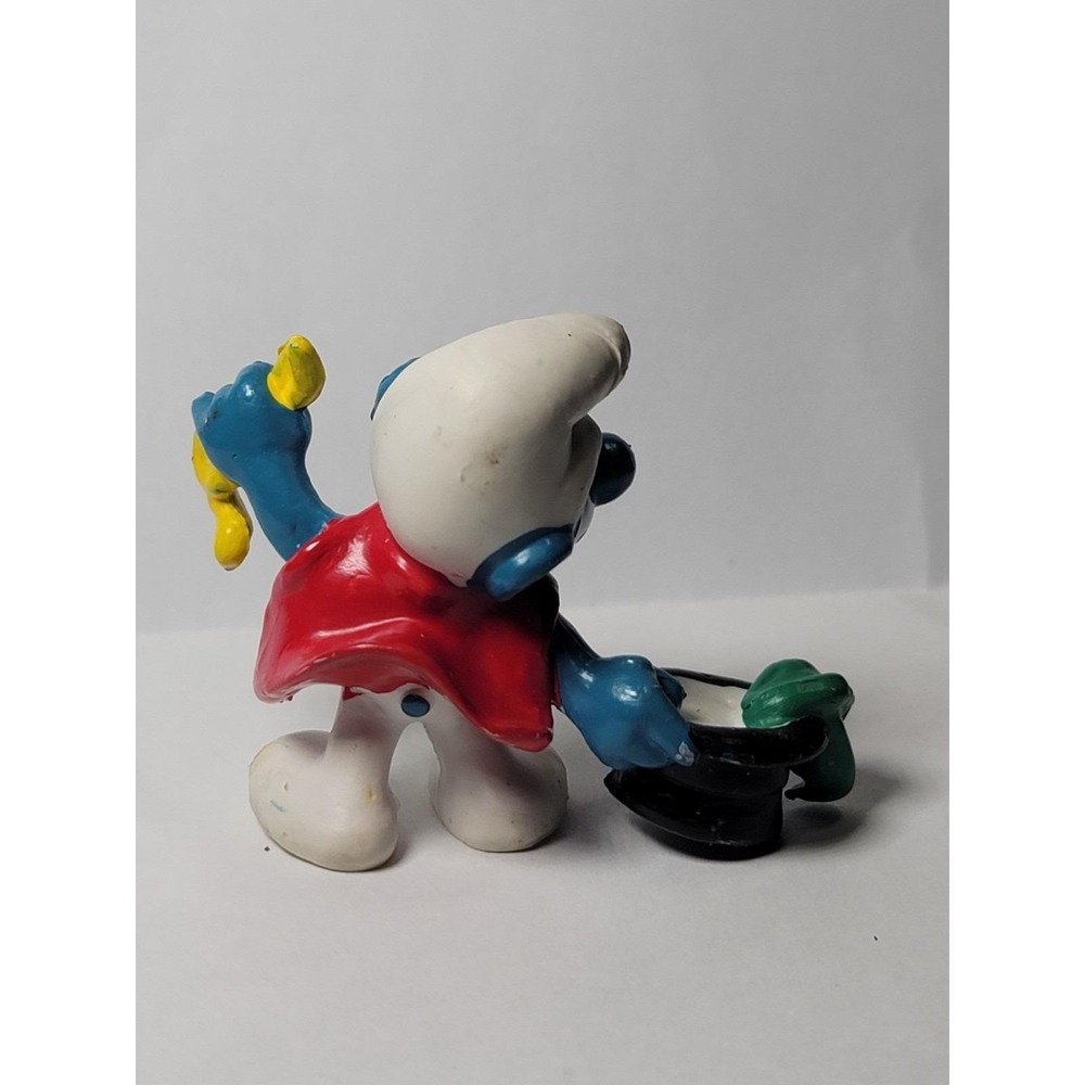 Vintage Peyo 1979 Smurf Figure Magician With Cape Schleich Hat Blue Hong Kong - Picture 3 of 4
